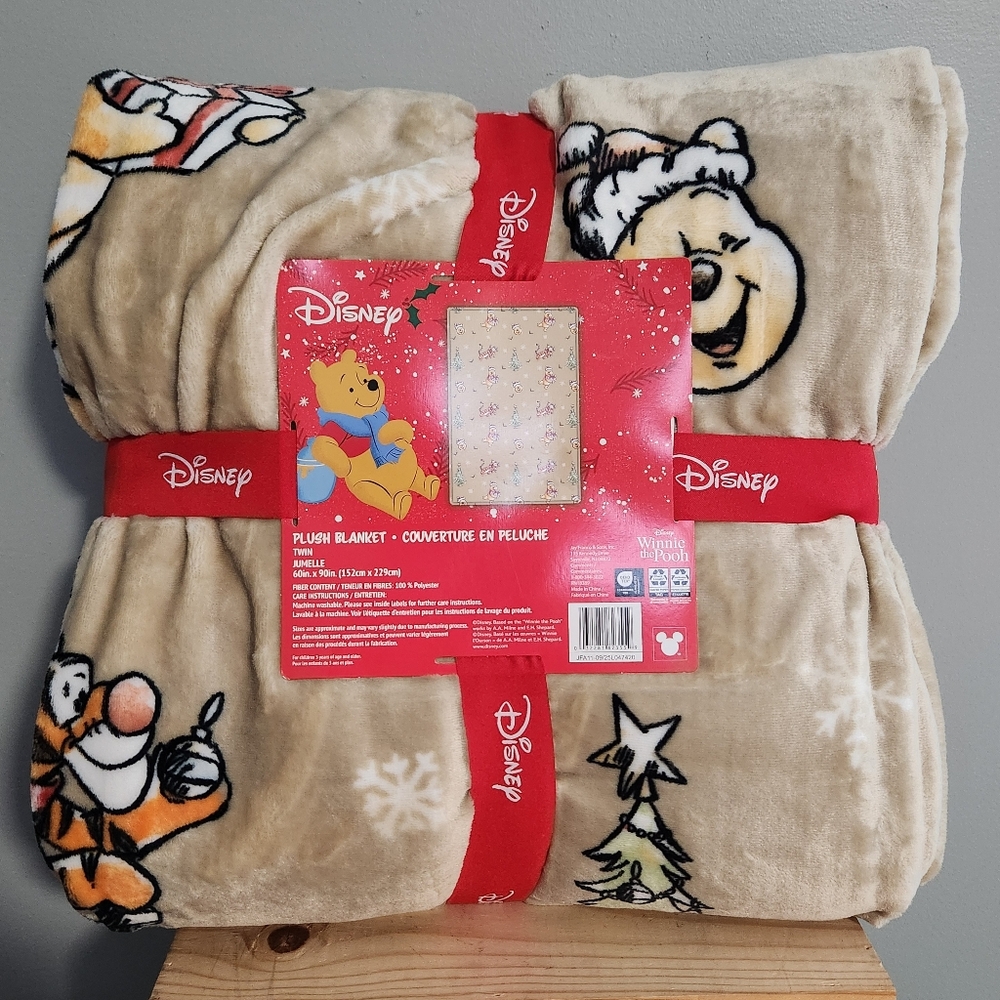 Disney Twin Plush Winnie The Pooh and Tigger Christmas Blanket NWT